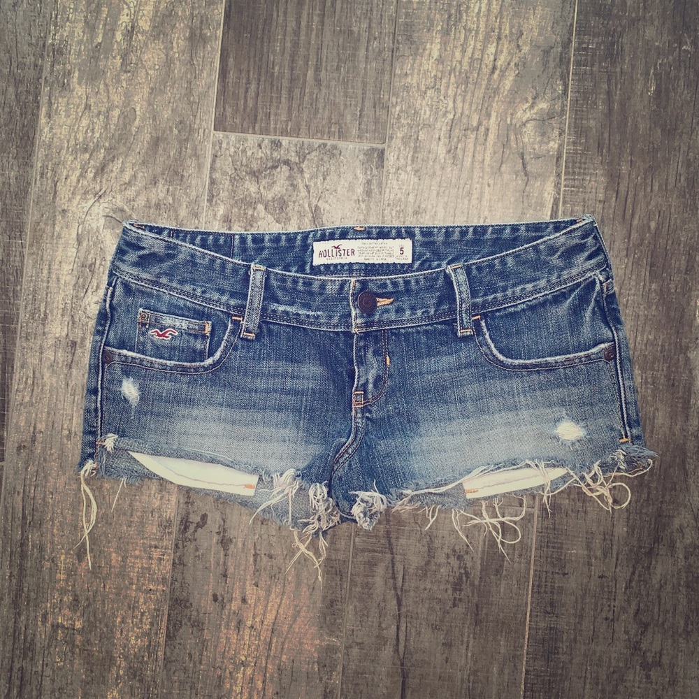 Hollister denim cut off shorts. Size 5. EUC!